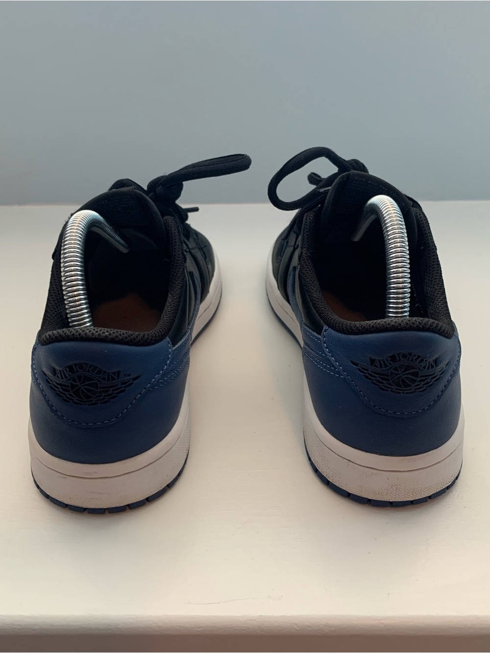 Nike Air Jordan 1 Low OG in the "Mystic Navy" colorway - Picture 6 of 9